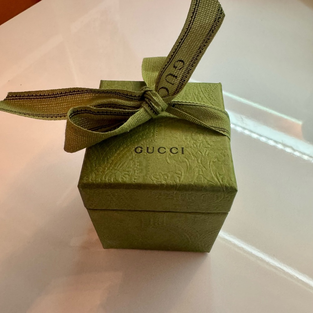 ✨ NWT Auth Gucci Pink and Beige Silk Horsebity Scarf ✨ - Picture 2 of 8